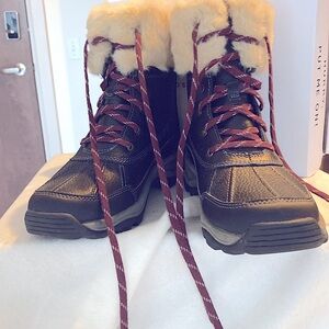 Clarks Women Winter Snow & Rain Boots Never Worn